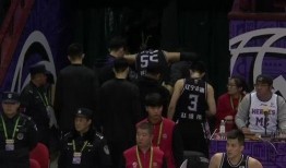 韩德君最新伤情爆料,康复之路漫漫，球迷期待王者归来”