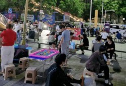 网红爆料地摊视频在线观看,地摊视频背后的真实生活，在线观看带你一探究竟
